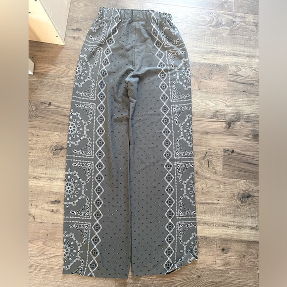 Wide leg flowy pants Dynamite XS EUC - Picture 3 of 4